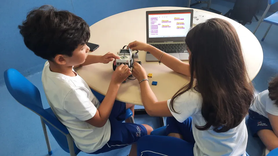 Desenvolvendo o Futuro: A Importância da Robótica na Educação Básica à Luz do Relatório Future of Education 2030 da OCDE